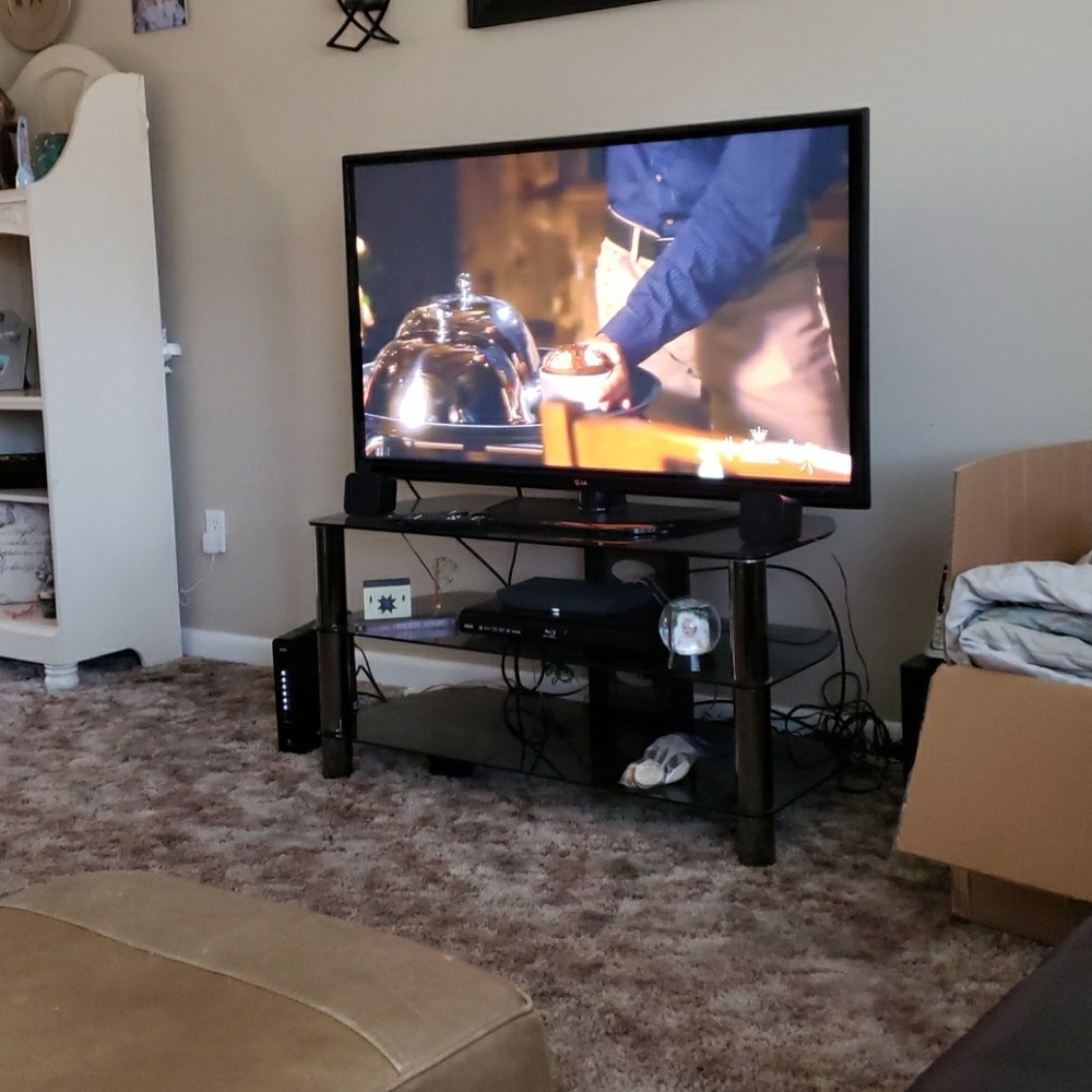 52 inch LG hdtv w/stand
